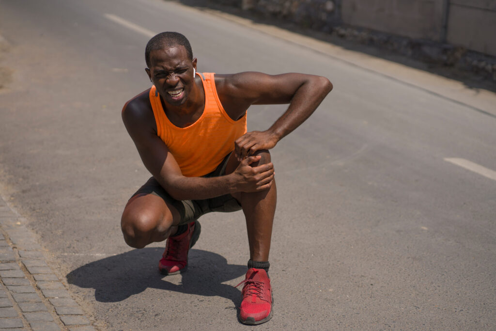 sportif ayant une blessure au genou telle une entorse du ligament croisé antérieur